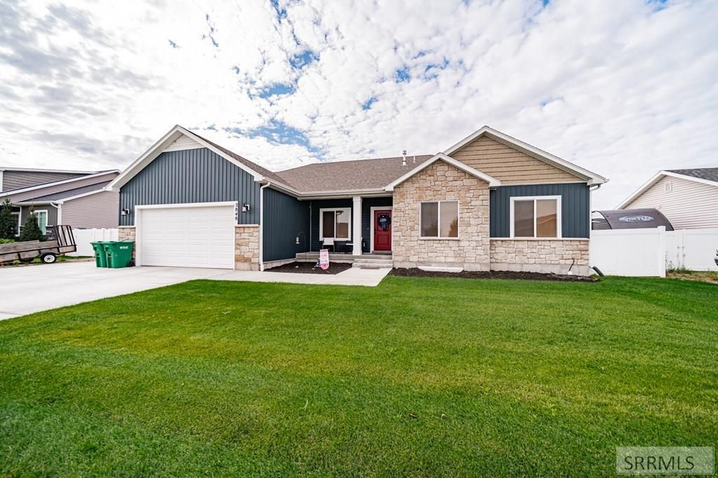 Image 2 of property listing at 2848 E Larson Drive, Idaho Falls, ID 83401