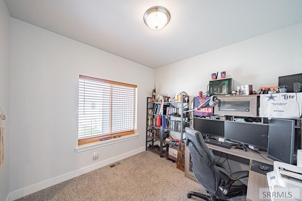 Image 7 of property listing at 2848 E Larson Drive, Idaho Falls, ID 83401