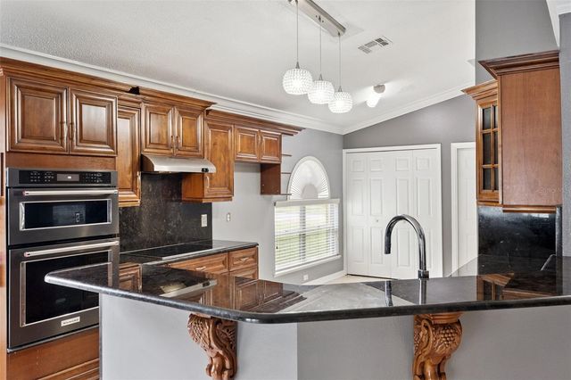 1008 OLD BARN ROAD, Orlando, FL 32825