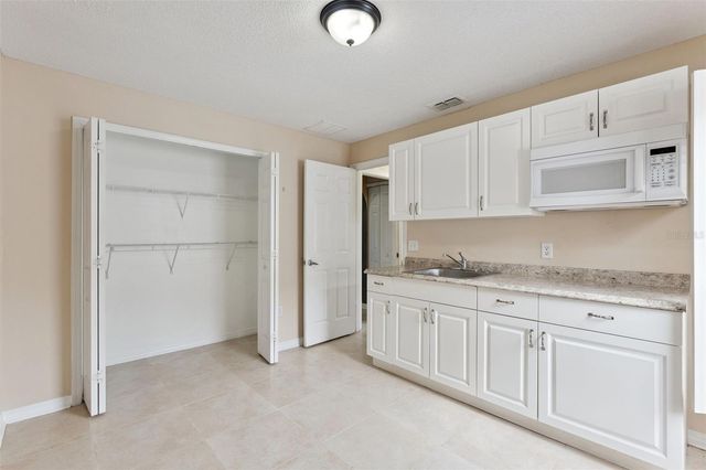 1008 OLD BARN ROAD, Orlando, FL 32825