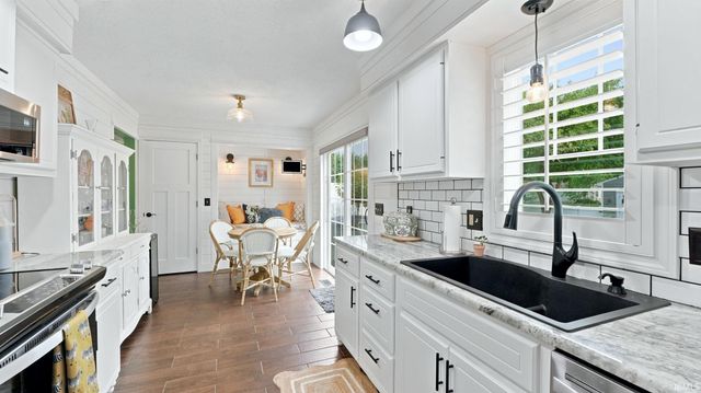 9910 Sawtooth Court, Fort Wayne, IN 46804