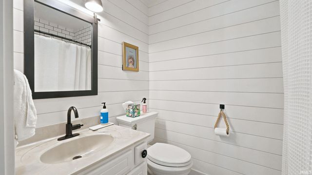 9910 Sawtooth Court, Fort Wayne, IN 46804