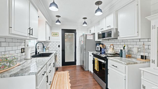 9910 Sawtooth Court, Fort Wayne, IN 46804