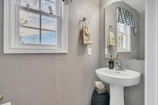 2060 Heys LN, Vinton, VA 24179