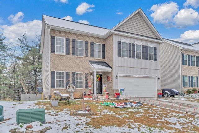 2060 Heys LN, Vinton, VA 24179