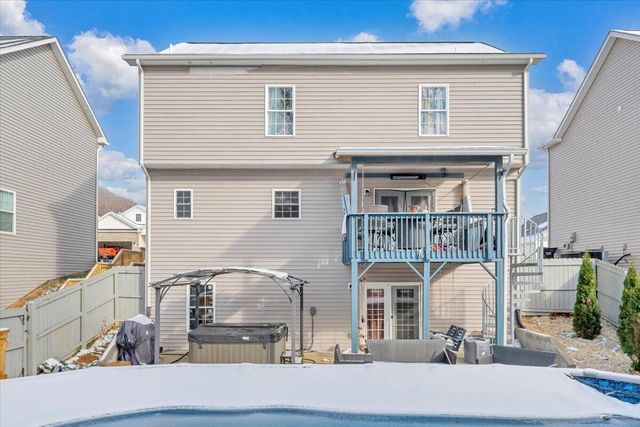 2060 Heys LN, Vinton, VA 24179