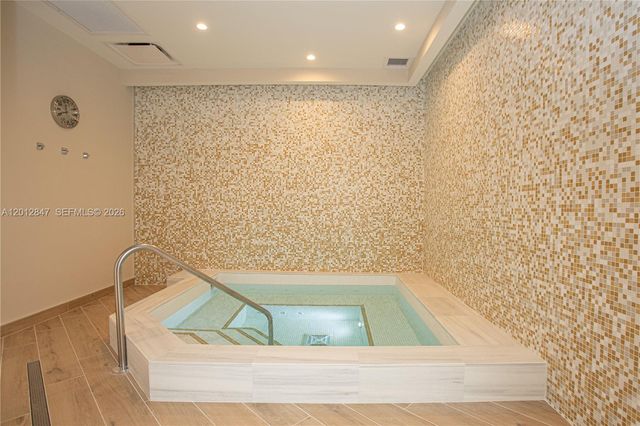 731 Crandon Blvd 308, Key Biscayne, FL 33149