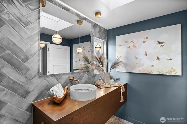 3404 Shorecliff Drive NE, Tacoma, WA 98422