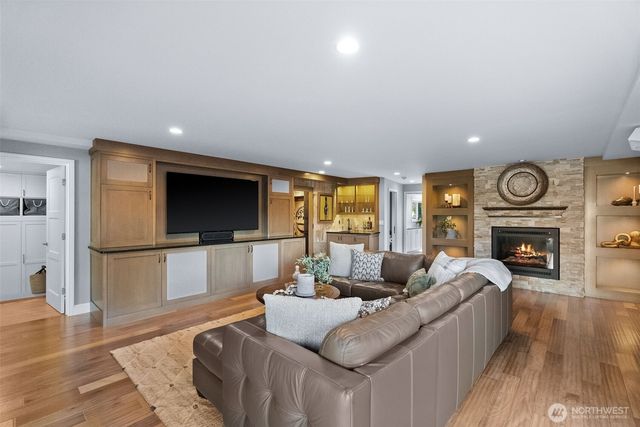 3404 Shorecliff Drive NE, Tacoma, WA 98422