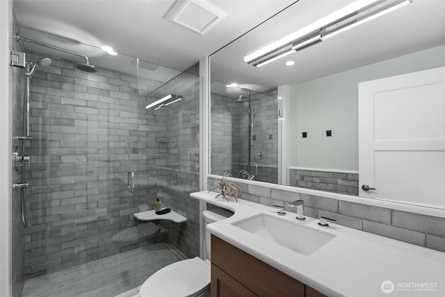 3404 Shorecliff Drive NE, Tacoma, WA 98422