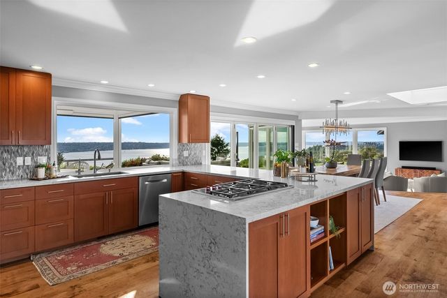 3404 Shorecliff Drive NE, Tacoma, WA 98422