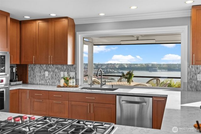 3404 Shorecliff Drive NE, Tacoma, WA 98422