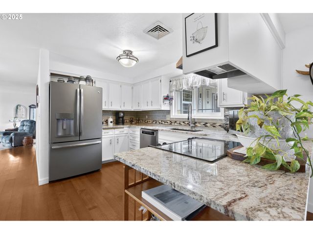 1910 HAWKINS Ln, Eugene, OR 97405