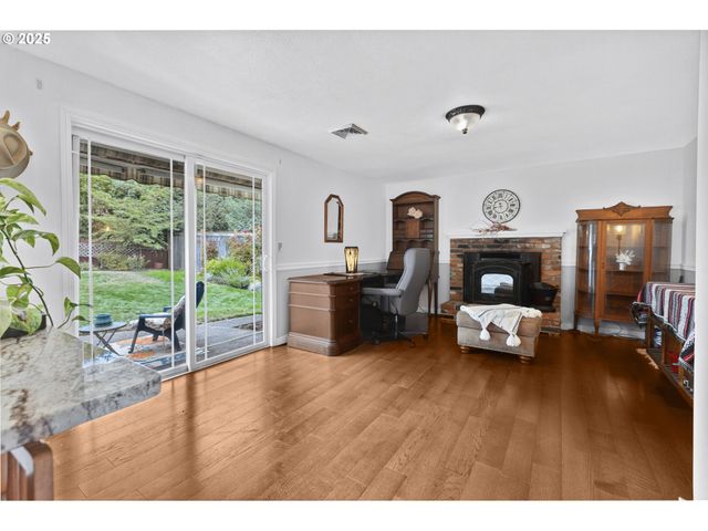 1910 HAWKINS Ln, Eugene, OR 97405