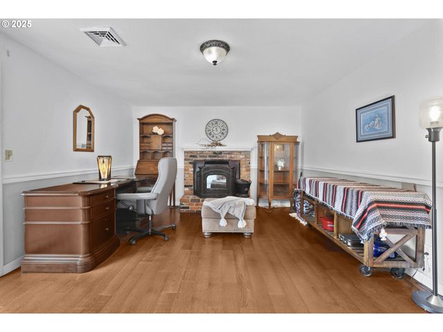 1910 HAWKINS Ln, Eugene, OR 97405