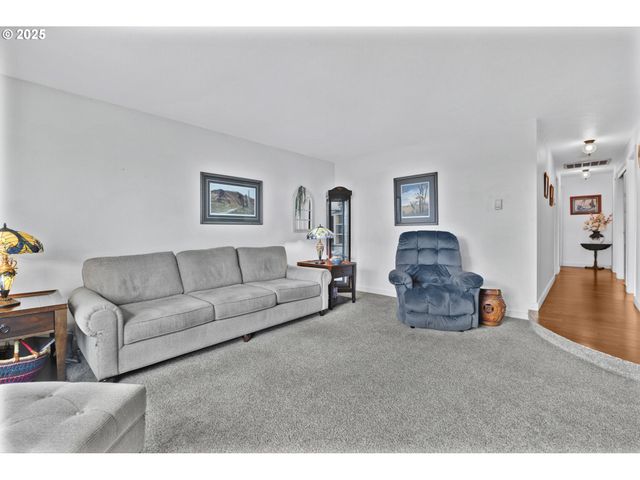 1910 HAWKINS Ln, Eugene, OR 97405