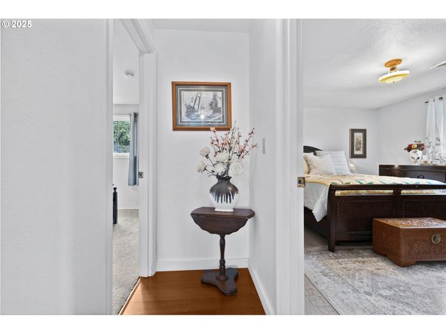 1910 HAWKINS Ln, Eugene, OR 97405