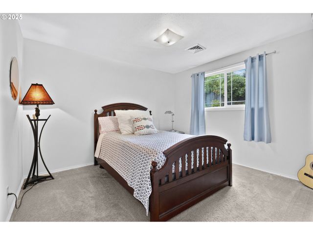 1910 HAWKINS Ln, Eugene, OR 97405