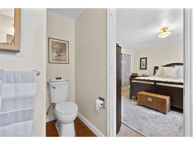 1910 HAWKINS Ln, Eugene, OR 97405