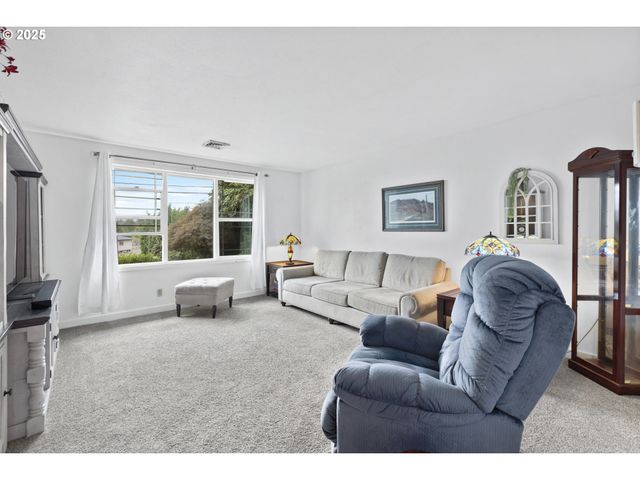 1910 HAWKINS Ln, Eugene, OR 97405