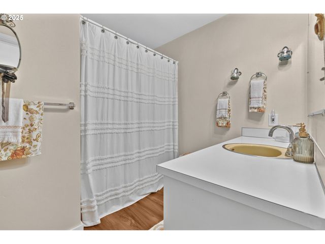 1910 HAWKINS Ln, Eugene, OR 97405