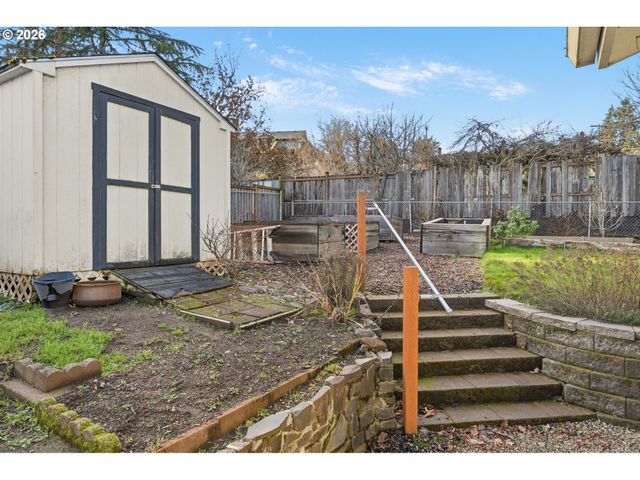 1910 HAWKINS Ln, Eugene, OR 97405