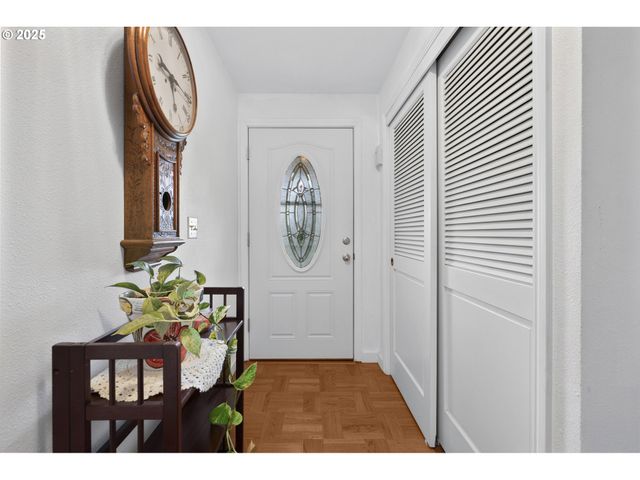 1910 HAWKINS Ln, Eugene, OR 97405