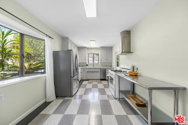 12222 Tennessee Avenue, Los Angeles, CA 90064