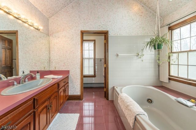 7 Cambridge Rd, Andover Twp., NJ 07848