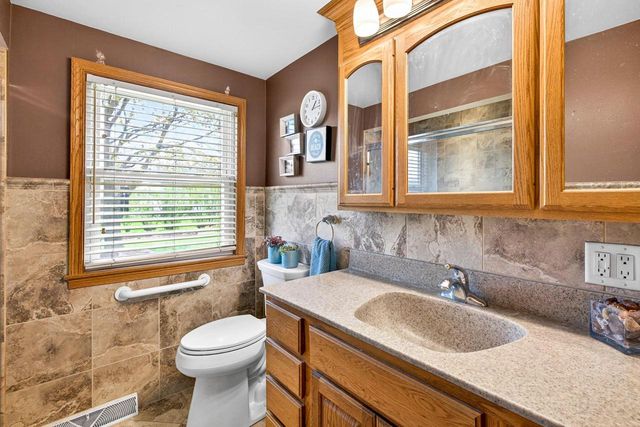 581 RICHARD DRIVE, Menasha, WI 54952