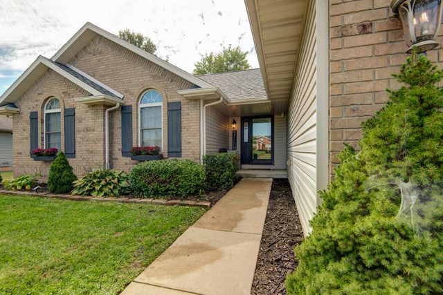 506 Cedar Lane, Willard, MO 65781