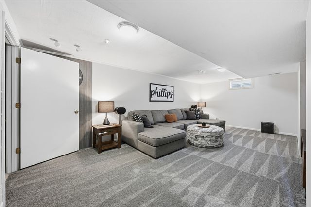 2860 McGowan Blvd, Marion, IA 52302