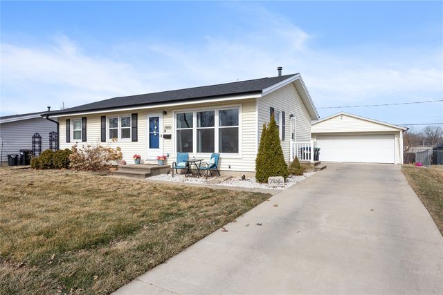 2860 McGowan Blvd, Marion, IA 52302