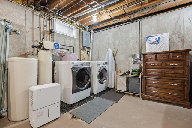 2860 McGowan Blvd, Marion, IA 52302