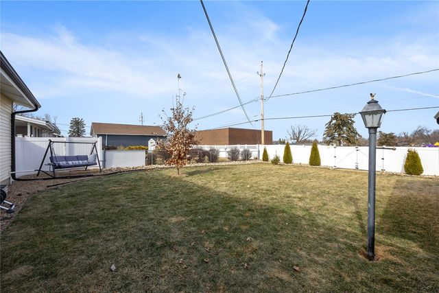 2860 McGowan Blvd, Marion, IA 52302