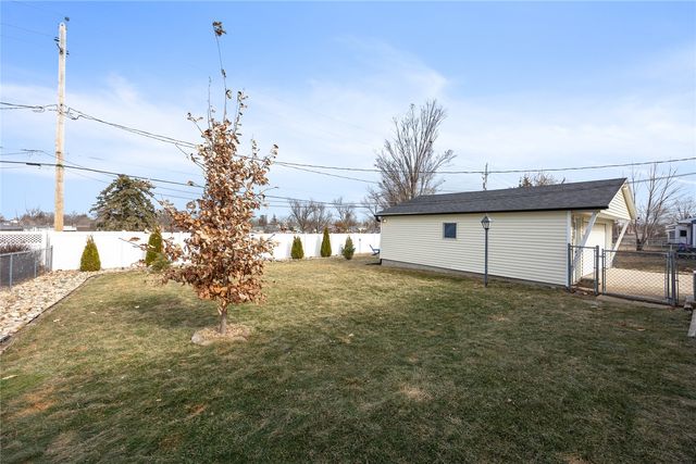 2860 McGowan Blvd, Marion, IA 52302