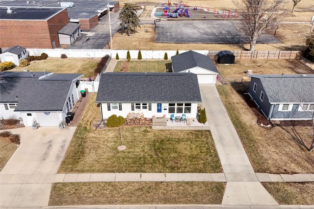 2860 McGowan Blvd, Marion, IA 52302