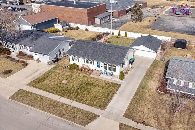 2860 McGowan Blvd, Marion, IA 52302