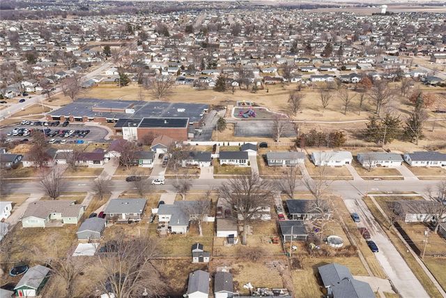 2860 McGowan Blvd, Marion, IA 52302