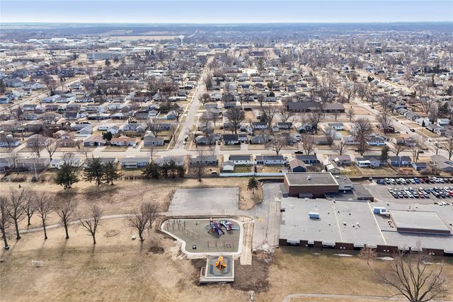 2860 McGowan Blvd, Marion, IA 52302