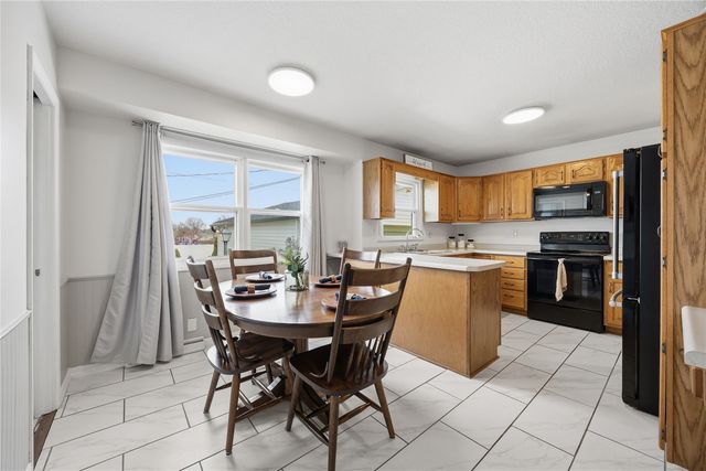 2860 McGowan Blvd, Marion, IA 52302