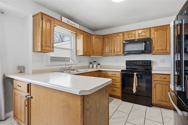 2860 McGowan Blvd, Marion, IA 52302