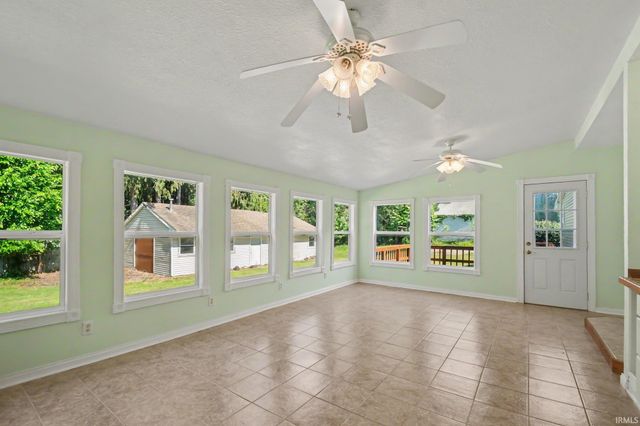 55207 Glenn Road, South Bend, IN 46628