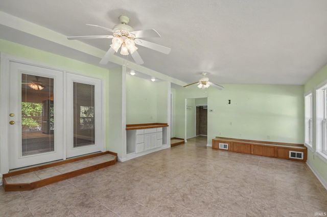 55207 Glenn Road, South Bend, IN 46628