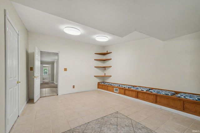 55207 Glenn Road, South Bend, IN 46628
