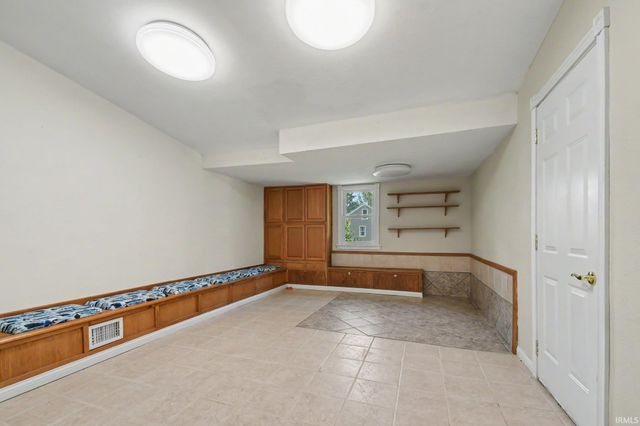 55207 Glenn Road, South Bend, IN 46628