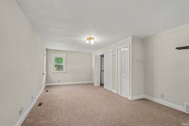 55207 Glenn Road, South Bend, IN 46628
