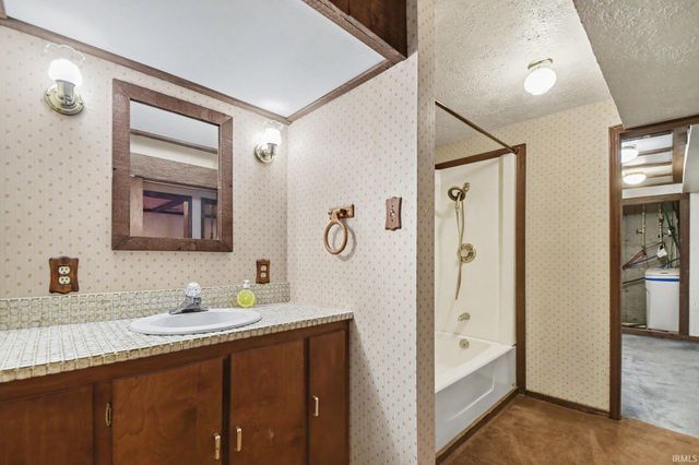 55207 Glenn Road, South Bend, IN 46628