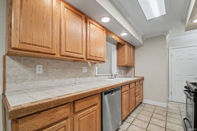 55207 Glenn Road, South Bend, IN 46628