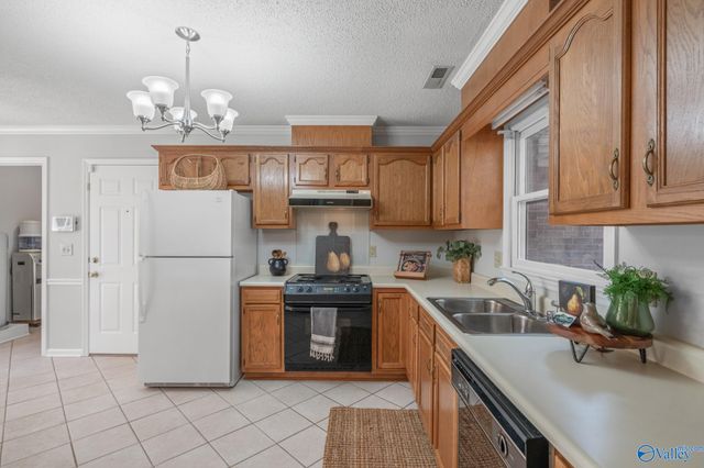 2228 Cecille Drive SW, Huntsville, AL 35803